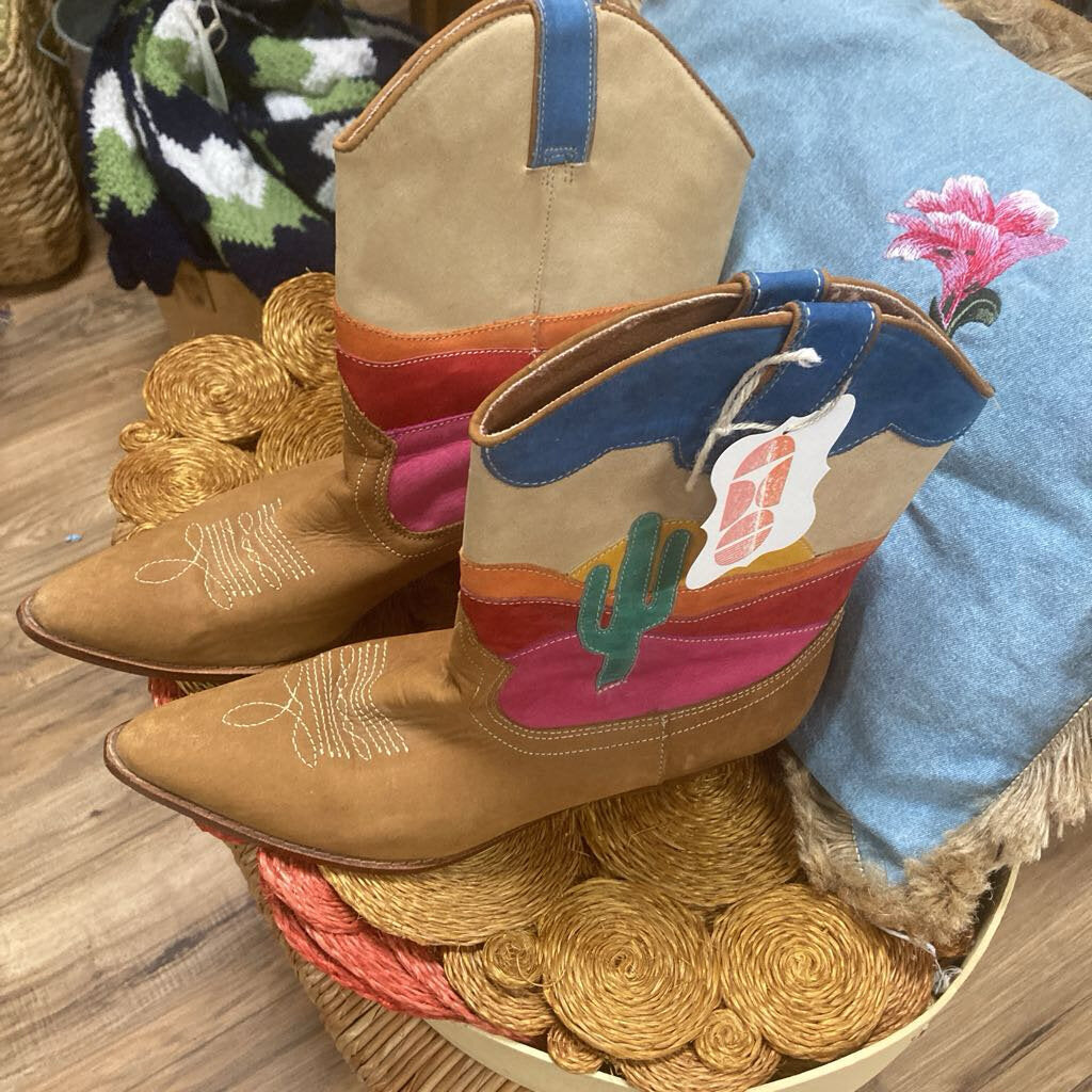 Circles brand cowgirl boots with cactus/sunset design