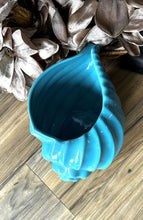 Load image into Gallery viewer, 7125 Teal Blue Shell Planter, Ceramic
