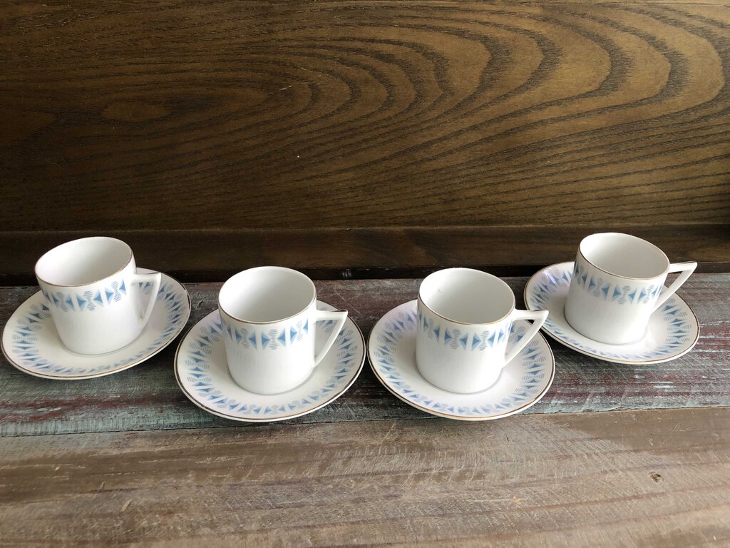 Set Of 4 Vintage Mid Century Espresso Cups and Saucers bpv00160