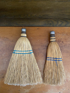 Vintage Whisk Broom 11" bpv001