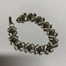 Load image into Gallery viewer, M11 SS Dogwood Bracelet
