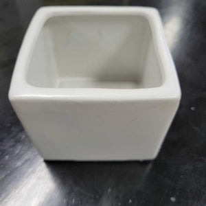 3.5"x 3.5".3" White Square Pot