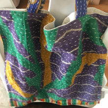 Load image into Gallery viewer, Kantha tote 010422110533
