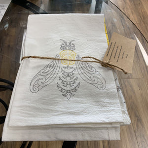 Busy Bee Flour Sack Dish Towel Large; 100% Cotton, Absorbent Dish Towel, Comes in a 2 pack. 1st towel is one geometrical bee and the 2nd towel are bees busy making their honey. Machine Washable and tumble on low. Size is 24x24"