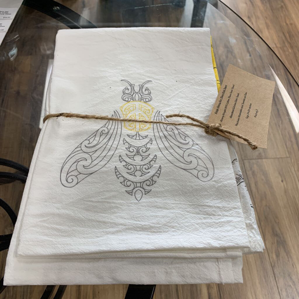 Busy Bee Flour Sack Dish Towel Large; 100% Cotton, Absorbent Dish Towel, Comes in a 2 pack. 1st towel is one geometrical bee and the 2nd towel are bees busy making their honey. Machine Washable and tumble on low. Size is 24x24