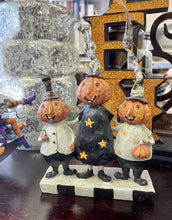 Load image into Gallery viewer, 14786 Pumpkin Family Trio w/Bat
