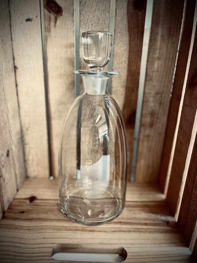Oval glass decanter with lid