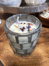 Load image into Gallery viewer, Mosaic Glass Gardenia/Lavender Essential Oil and Dry Florals Candle
