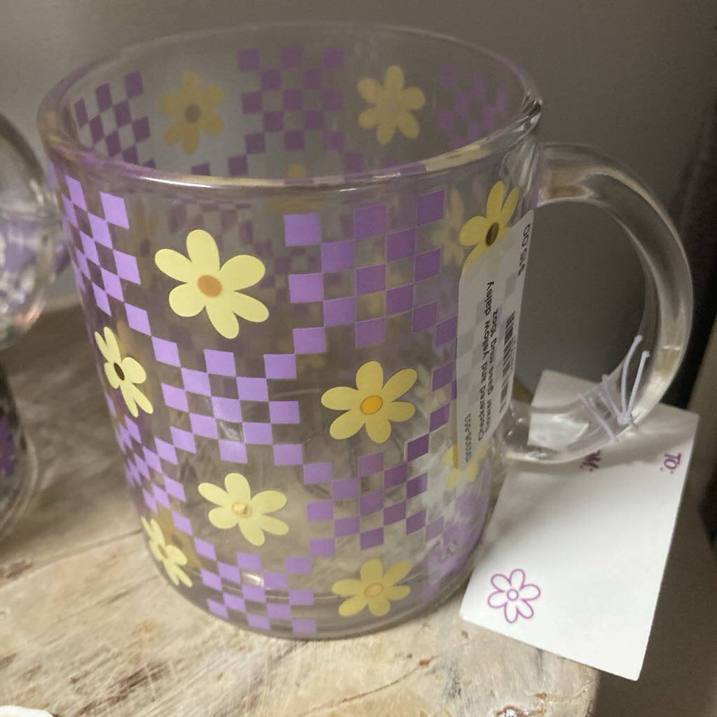 Daisy and checkered glass mug